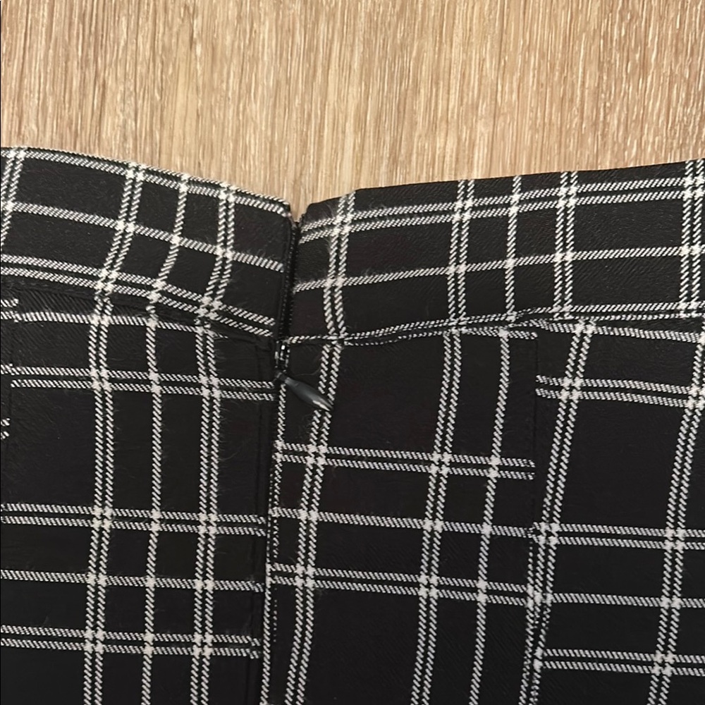 Entro Black and White Skort - Picture 4 of 6